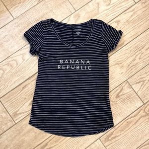 Banana Republic women’s crew neck logo tee shirt shirt sleeve black white Size S